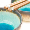 Zen Minded blå crackleglaze keramisk bollesett med spisepinner 2