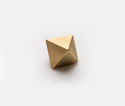 Futagami trekant papirvægt