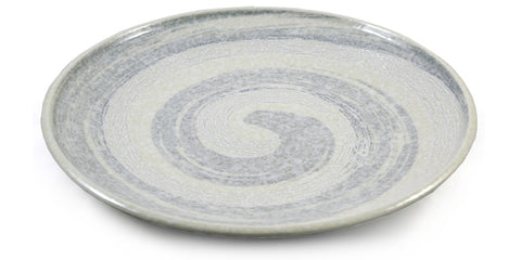 Zen Minded weißer japanischer Keramikteller mit wirbelndem Relief