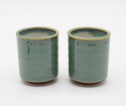 Paar Zen Minded Aoi-Keramikbecher mit grüner Glasur